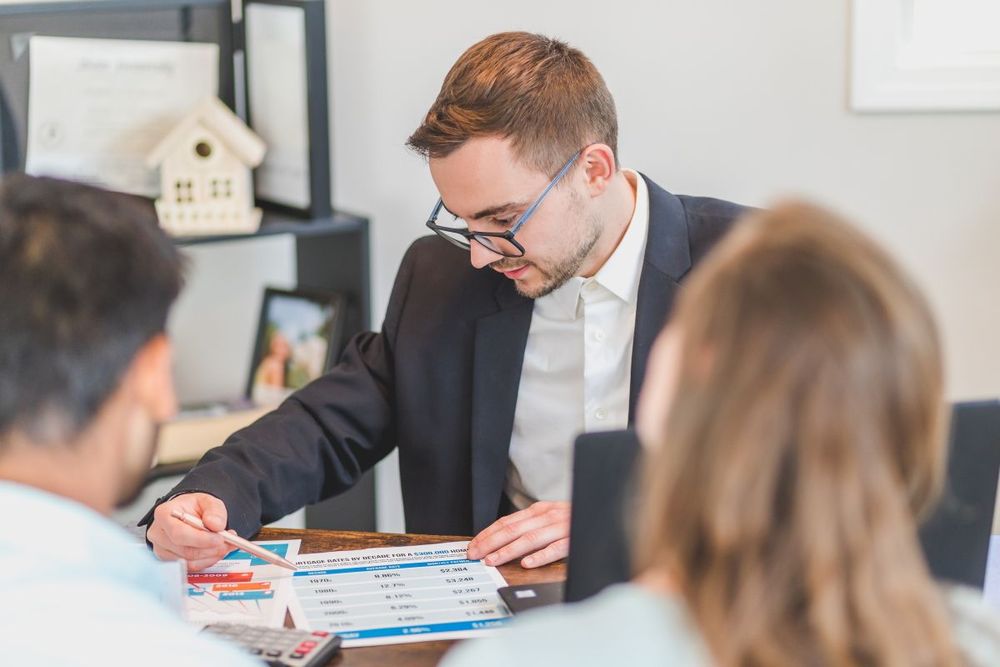 How to learn to invest in Ukraine?