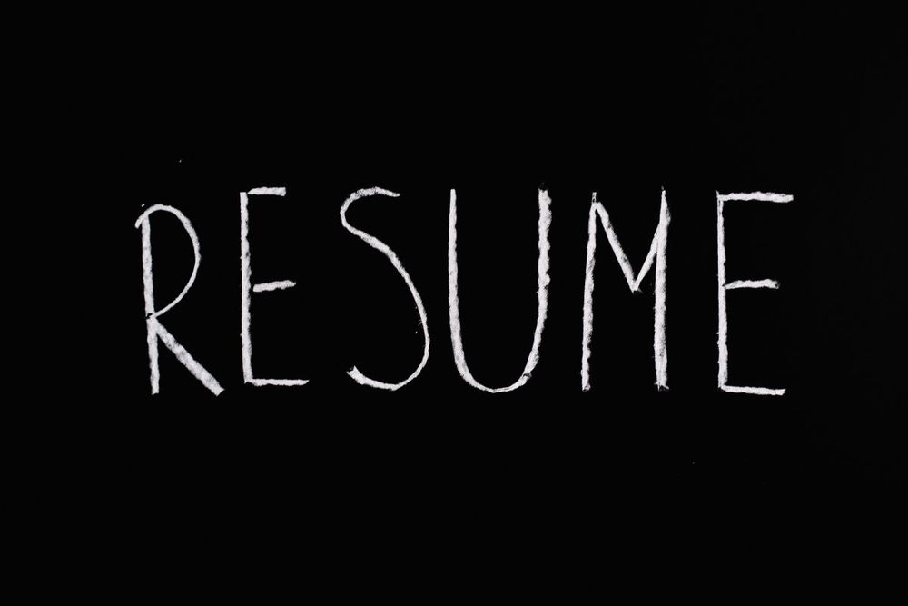 How do I write a CV and tailor it to a specific job offer?