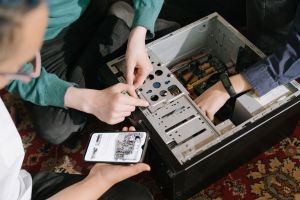 How to track data of a computer system from a smartphone
