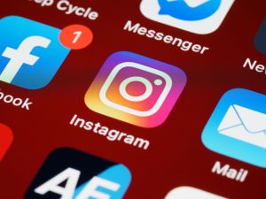 Qoob Stories Review. Cool tool for viewing and downloading Stories and posts from Instagram