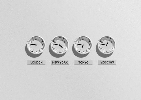 How to return the clock to the taskbar on a second monitor in Windows 11