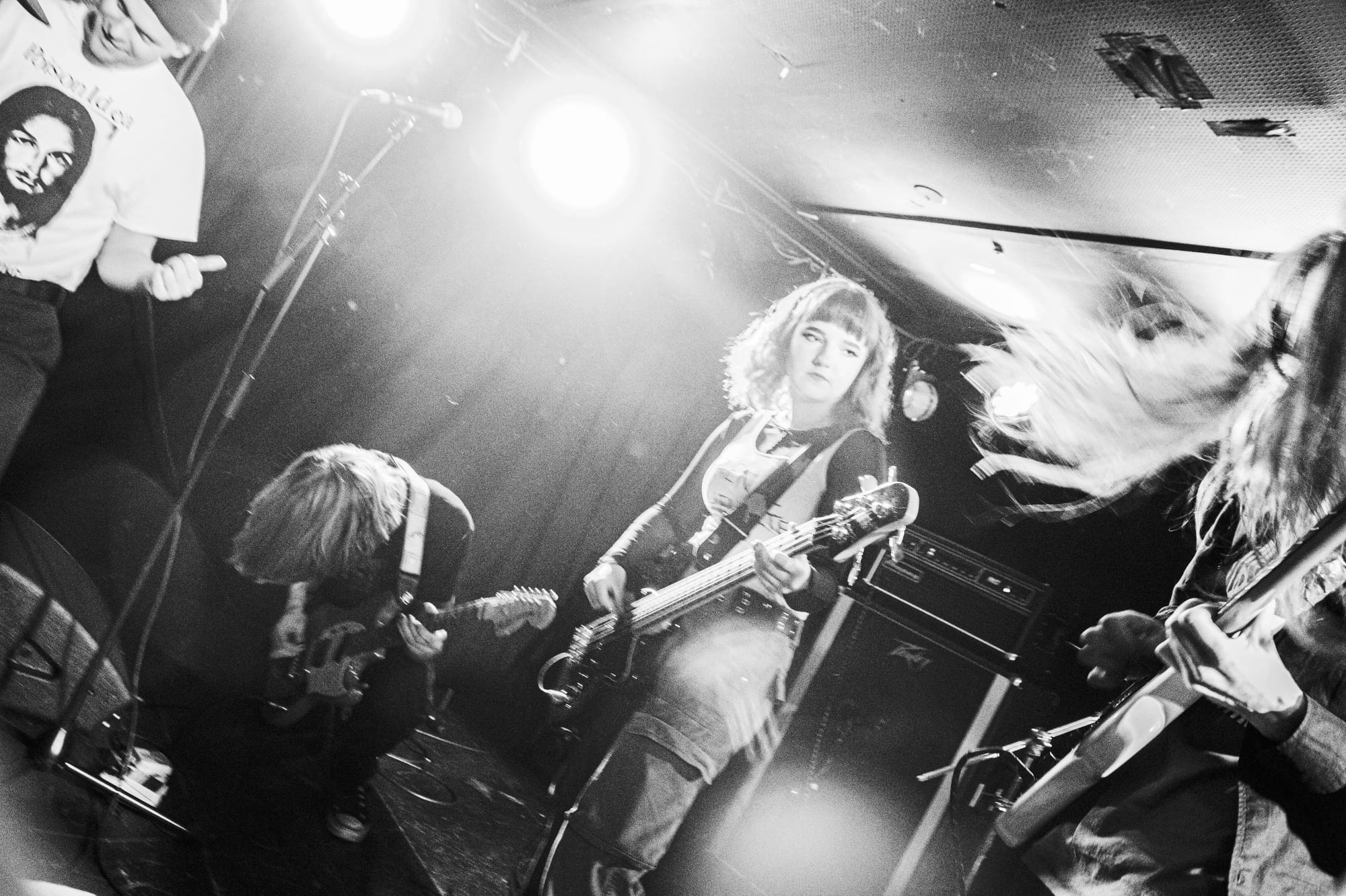 Håndgranat riffing off one another in the Grottene basement, with Deponi’s Natti filling in on bass. Thumbs up courtesy of Århus-based Slytter. Grottene, Stavanger, March 2023.