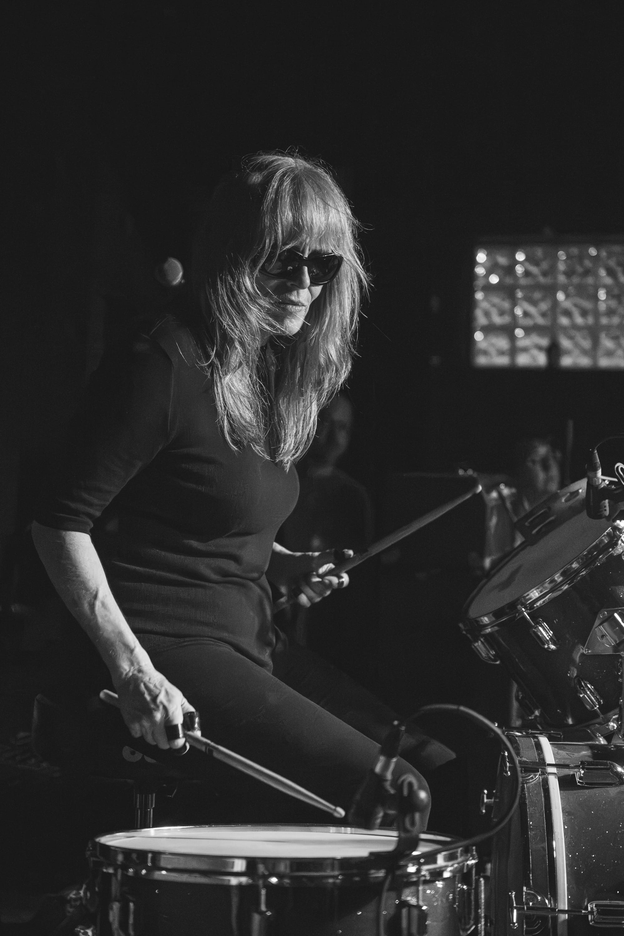 Peggy O’Neill performs with the Gories at Detroit’s Paris Bar on July 31, photos by Doug Coombe
