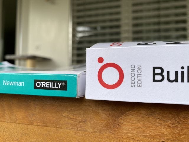 A side-by-side comparison of the 1st and 2nd editions of Sam Newman's Building Microservices.