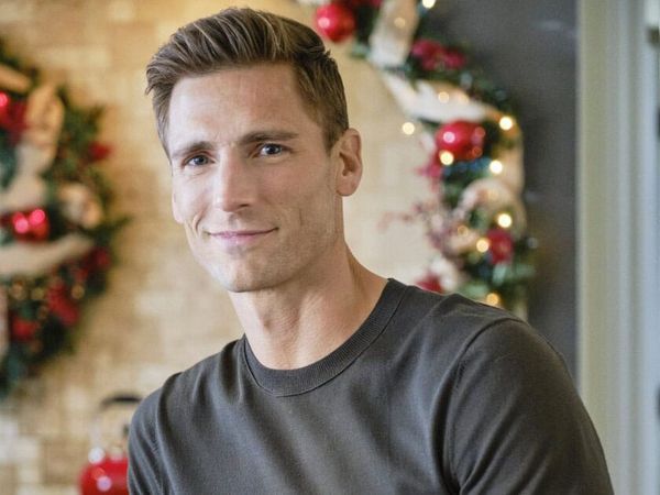 Holiday Comfort Food: Hallmark Christmas Movies with Angela Kim