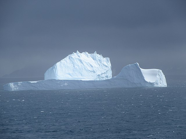 640px-Very_large_iceberg_south_side_Elephant_Island_Antarctica.jpg