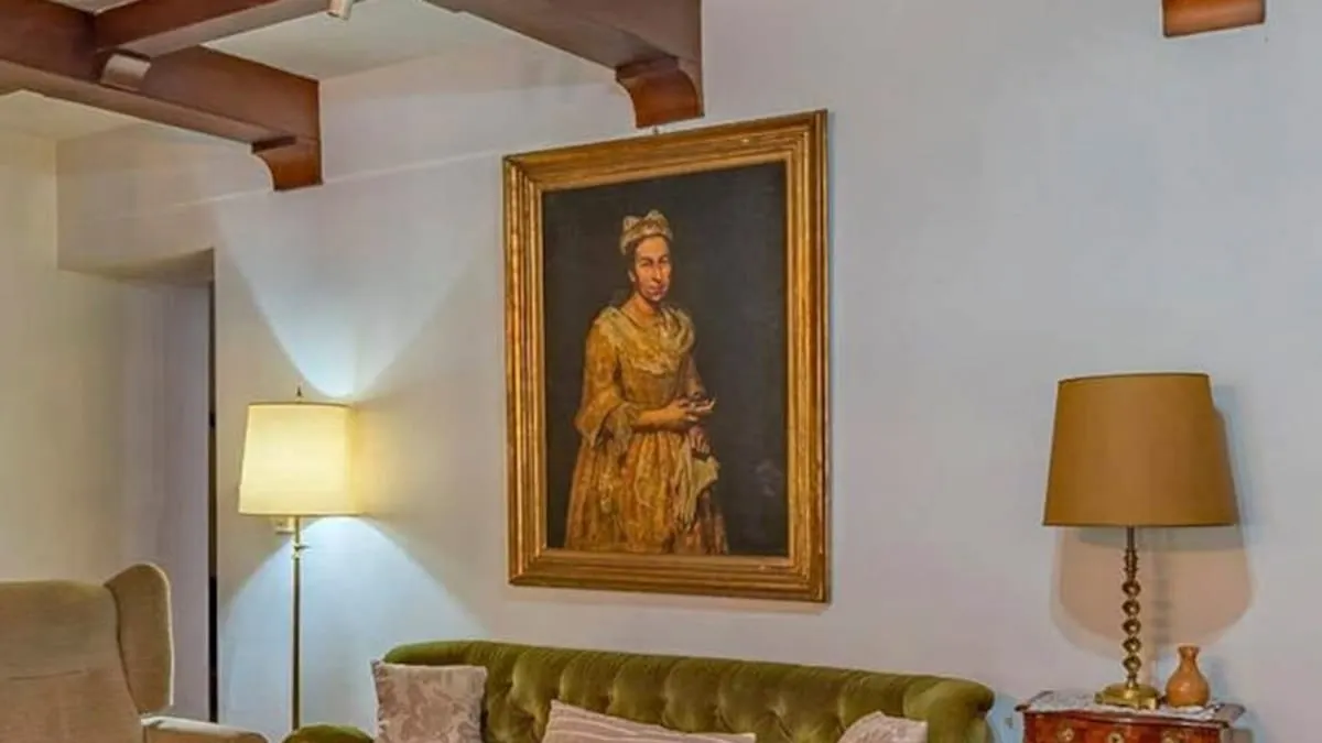 Fittings Include Looted Nazi Artworks