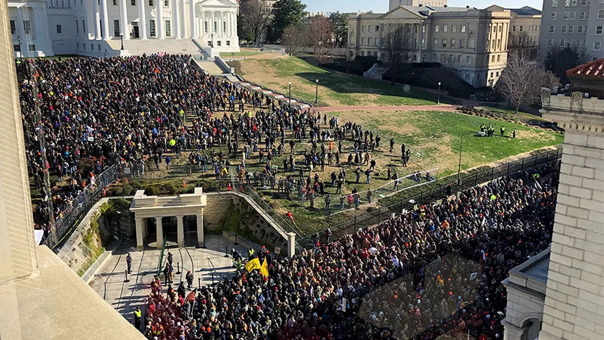 Thousands of Armed Right-Wingers Protest Peacefully and Pick Up Their Garbage