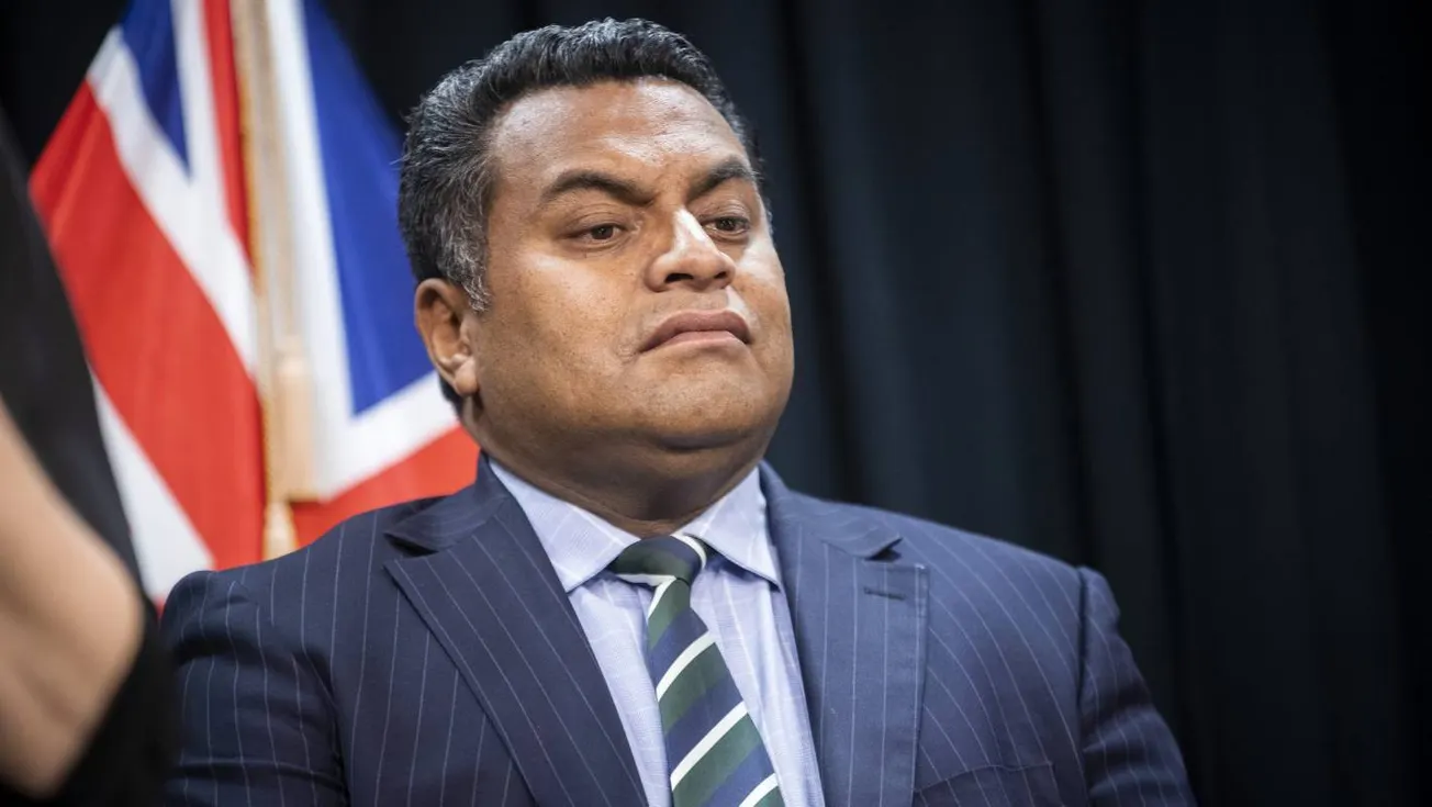 Govt Must Get Working Holiday-Makers to NZ