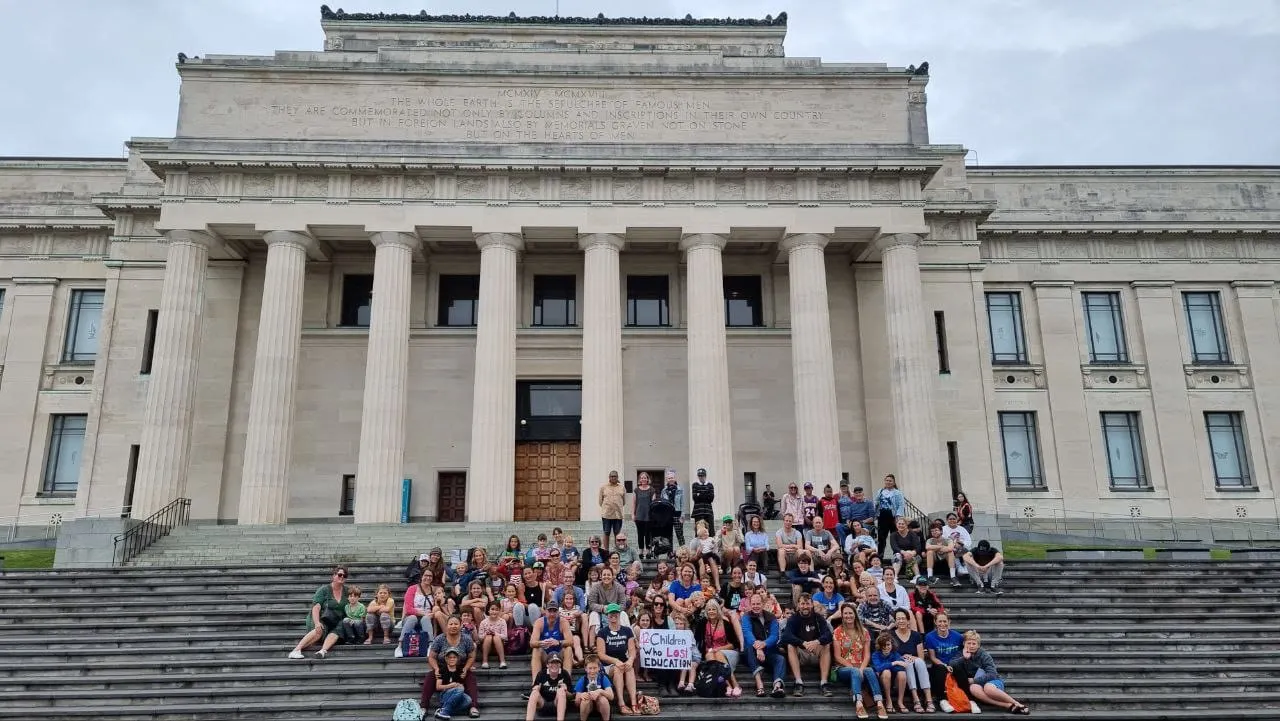Excited Children Locked Out of Auckland Museum