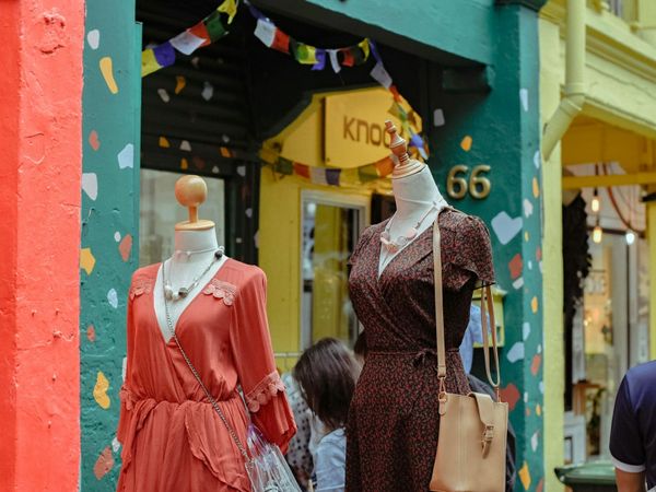 Google’ın yeni yapay zekâsı reşit olmayanlara göğüs ekliyor