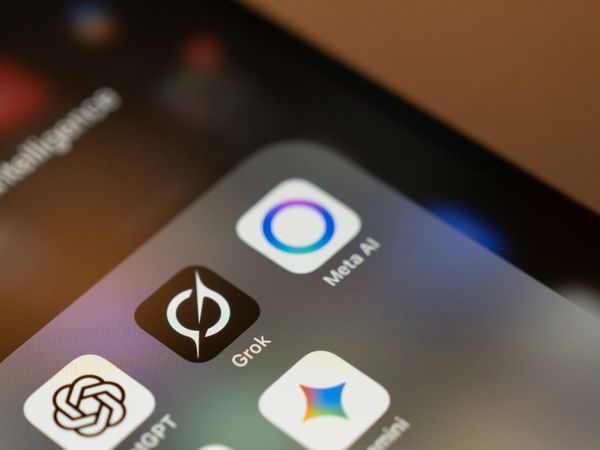 Grok, kadınları sistematik biçimde cinselleştiren görseller üretiyor, Nazi ve IŞİD propagandası yapıyor