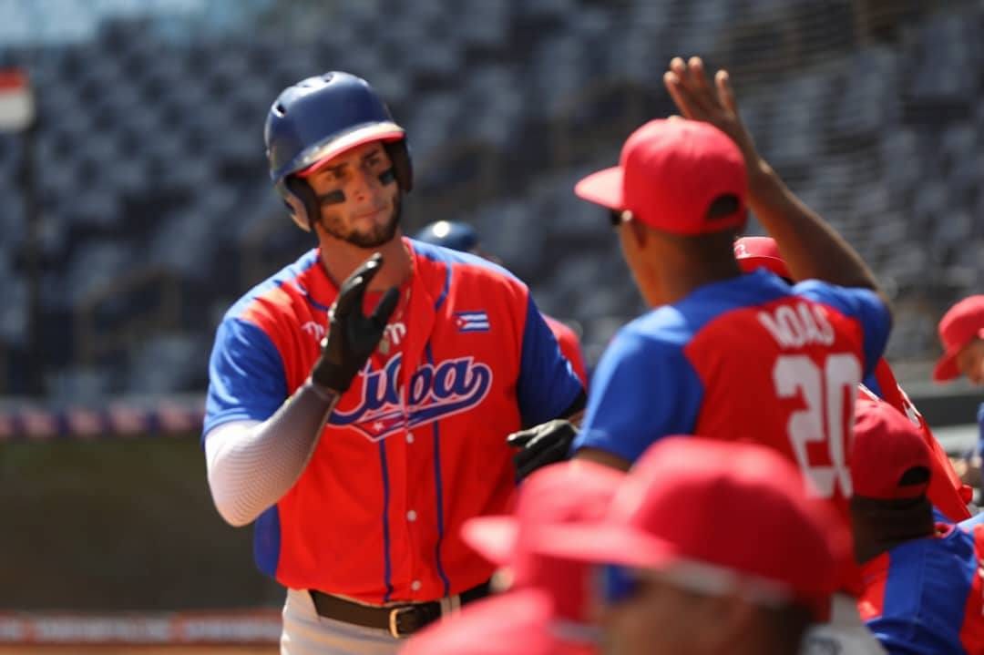 Yasiel González golpeó uno de los dos cuadrangulares de Cuba en el juego. (Foto: Boris L. Cabrera)