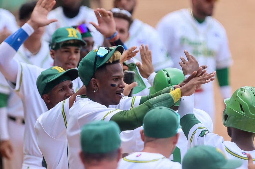 64 SNB | Victoria 40 de los Vegueros y se acercan a la postemporada; Villa Clara dejó al campo a los Tigres y sigue con vida