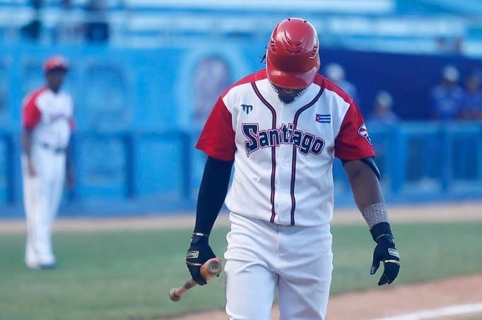 64 SNB | Cachorros con 36 victorias; destituido manager de las Avispas; Octava lechada de Mayabeque; robo y suspensión en Matanzas