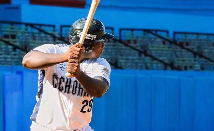 64 SNB | Holguín propinó paliza histórica a las Avispas; Industriales ganó juego “inédito” en el Victoria; más notas