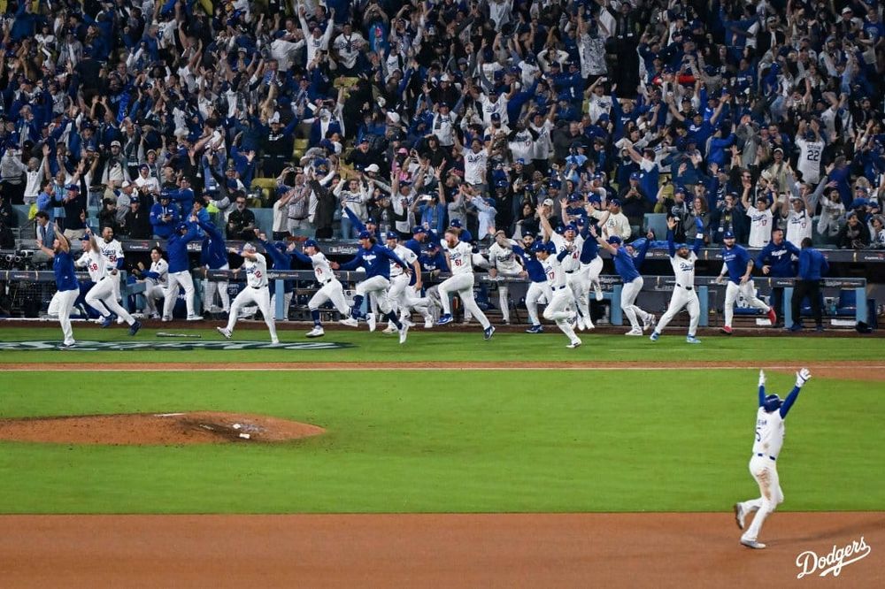 MLB 2025 - Serie Mundial | Freddie Freeman golpea decisivo jonrón en el 18vo inning, para dar a los Dodgers una importante ventaja sobre Blue Jays en la serie