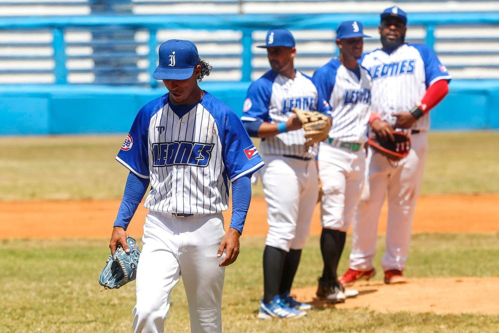 IV Liga Élite | Carreras, jonrones y caos en el Opening Day
