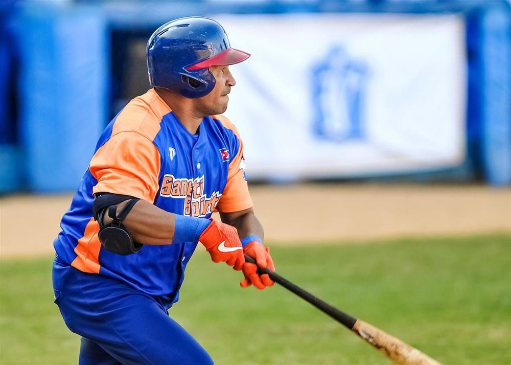 Frederich Cepeda encabeza a Sancti Spíritus para la 65 Serie Nacional; nuevamente compartirá equipo con su hijo