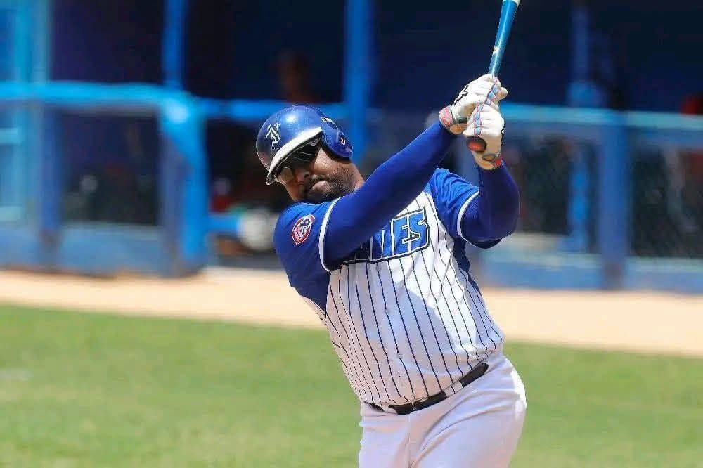 Remontadas, jonrones y primer nocaut marcan el estreno de la 65 Serie Nacional