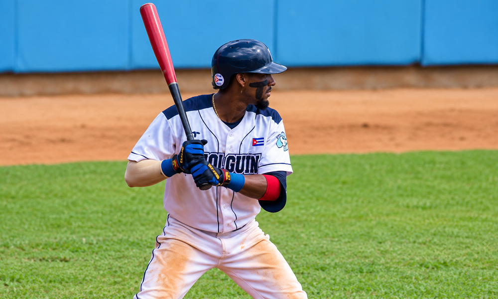 Cachorros resisten repunte de Alazanes en el noveno inning