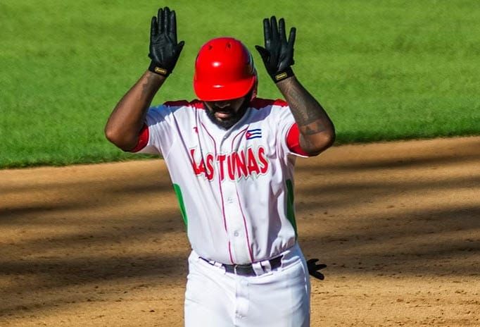 64 SNB | Holguín a la cima sin jugar; Las Tunas bombardeó a Matanzas; Industriales con el mejor diferencial de la liga; más notas
