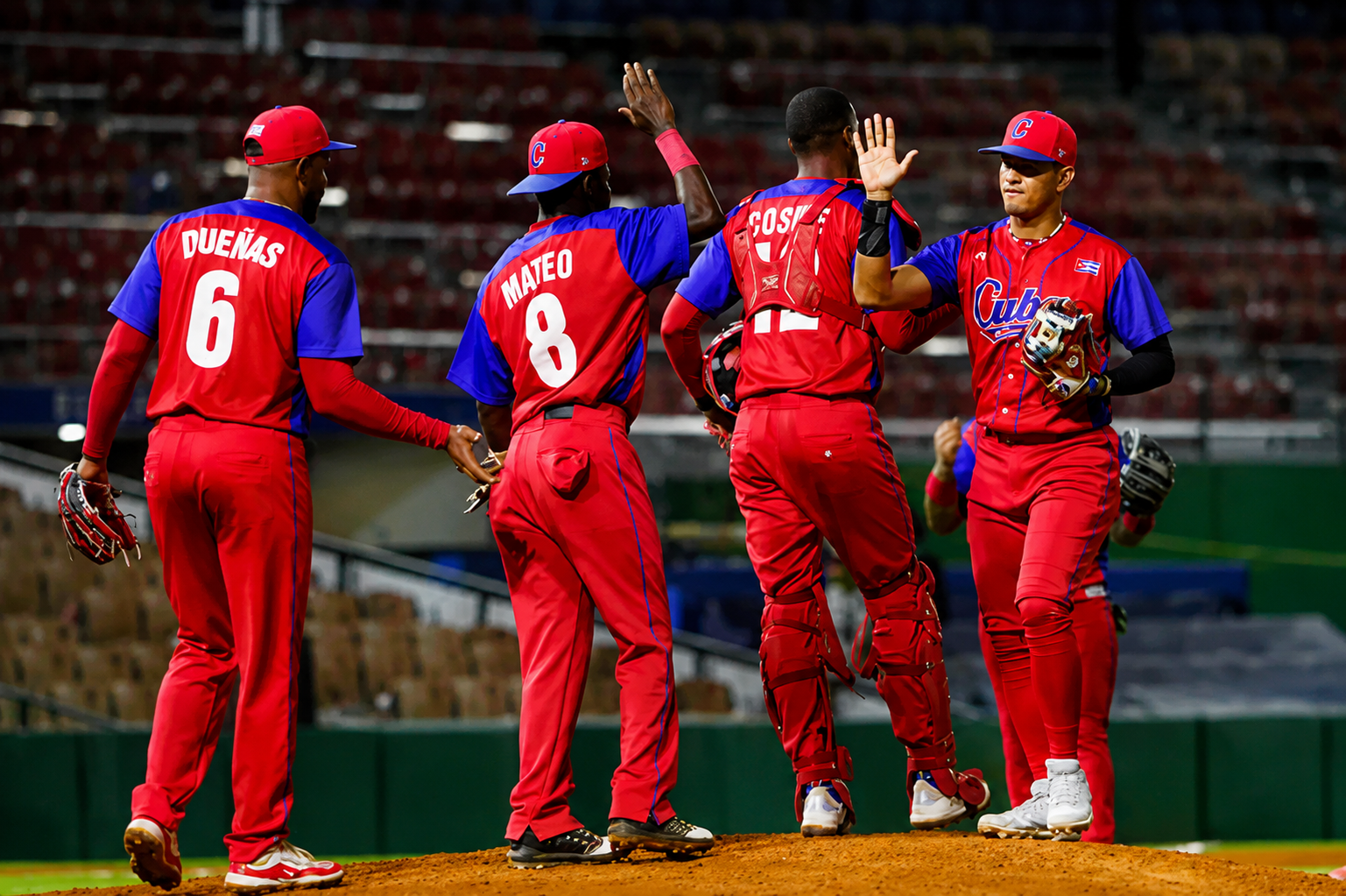 XXV Juegos Centroamericanos y del Caribe | Con batazos de Yoelkis Guibert y Yasiel González, Cuba vence 9-6 a República Dominicana y avanza invicta a la Súper Ronda