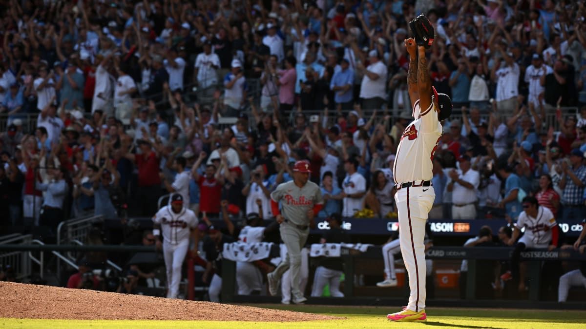 En inicio de la postemporada, Raisel Iglesias logra su primer salvamento; Vargas se va sin hits en triunfo del White Sox mientras Yordan golpea uno en derrota de Astros
