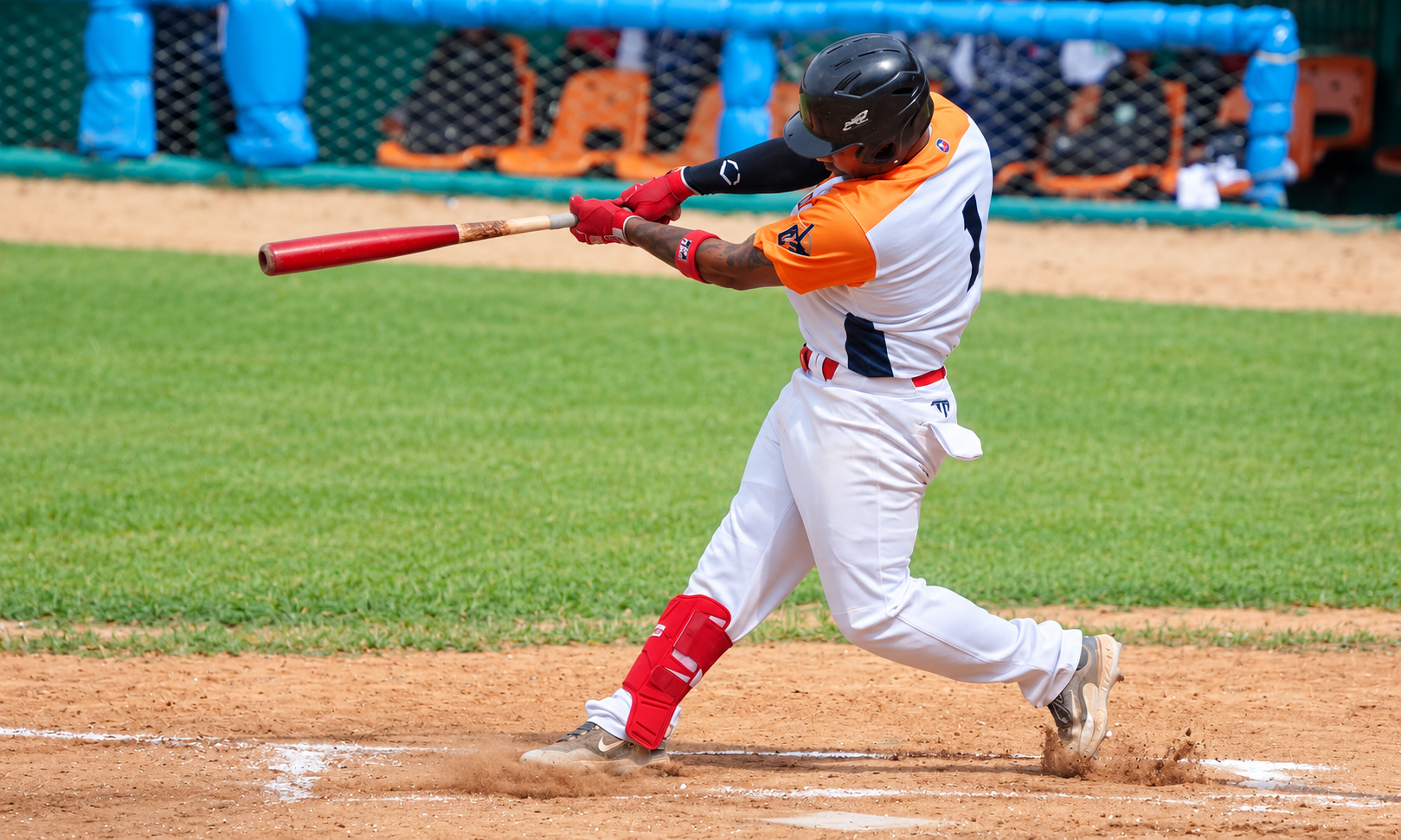Leopardos completan barrida en la doble jornada ante Huracanes