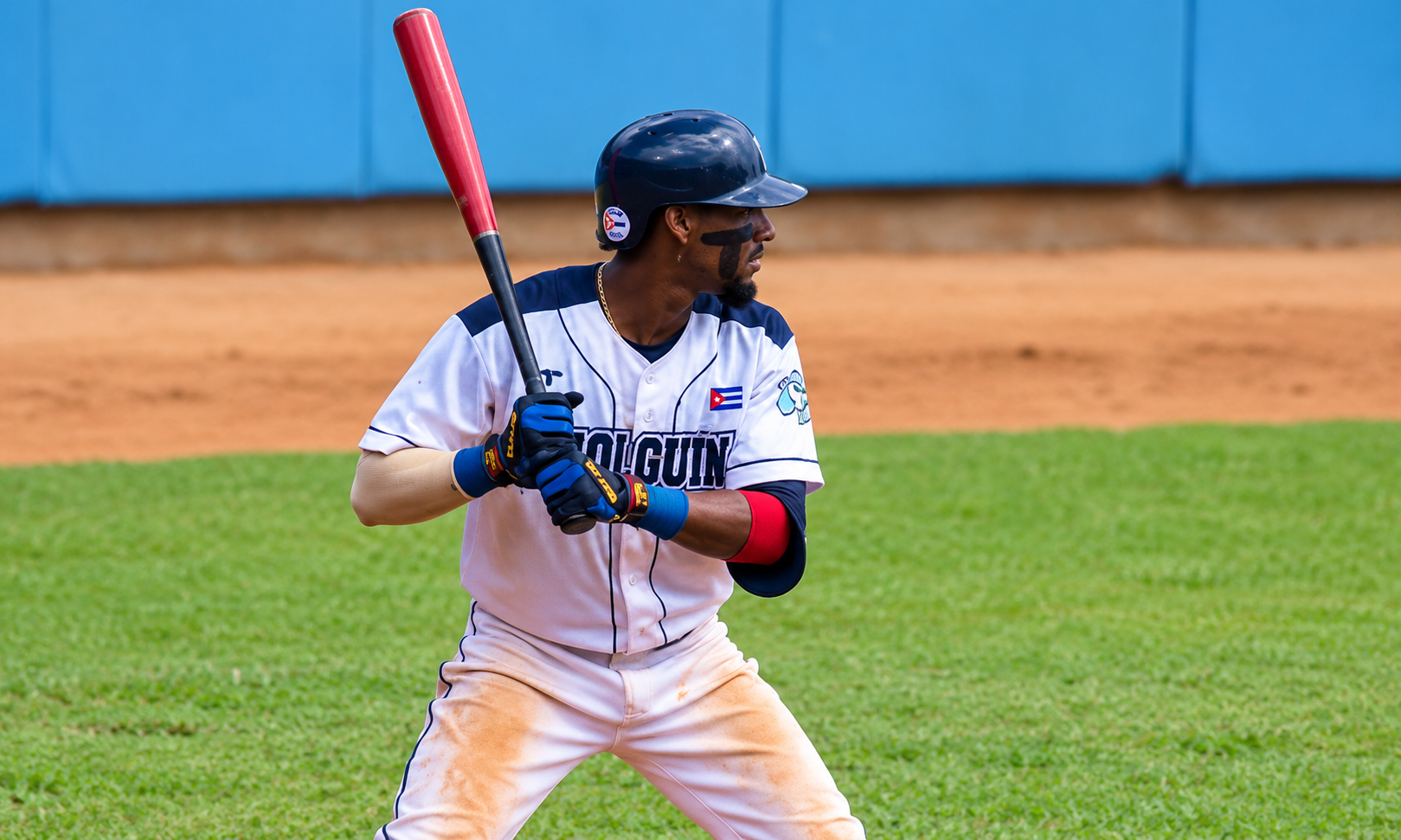 Cachorros resisten repunte de Alazanes en el noveno inning