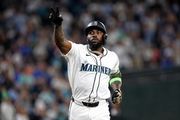 MLB 2026 | Arozarena en noche perfecta; Iglesias llega a siete salvamentos; Vargas con juego multi-hit; Cano con salida en blanco nuevamente; Luis Robert con lento progreso; Ibáñez designado por asignación por los Mets