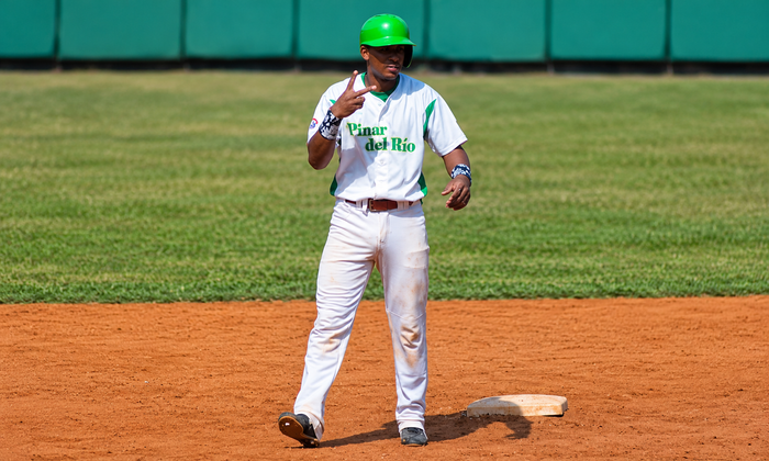 Los Vegueros deciden con cuatro carreras en el octavo y el bullpen frena a los Leones