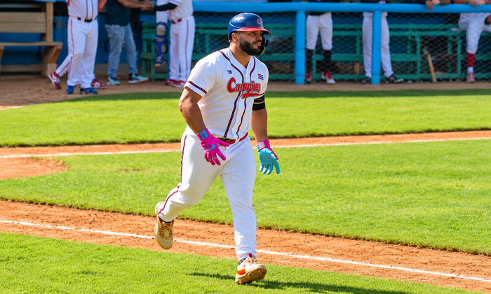 Jonrón de Reinaldo Almanza lidera remontada de los Toros en triunfo ante Tigres