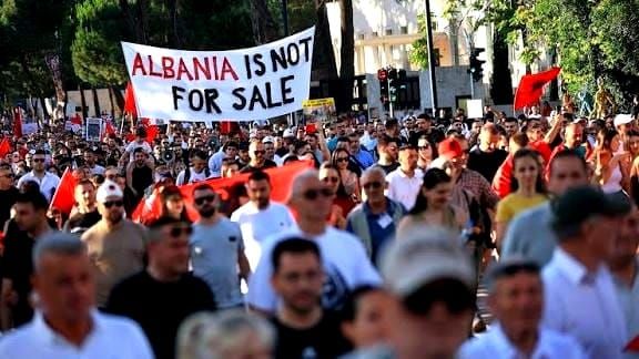 ALBANIJA NIJE NA PRODAJU!