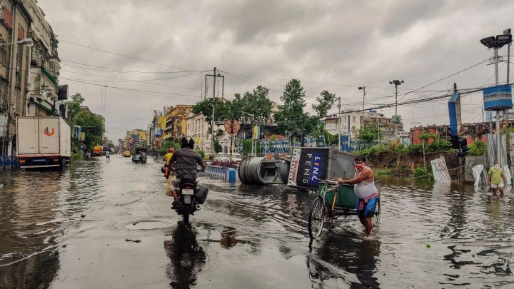 The climate breaking points looming over India's big banks 