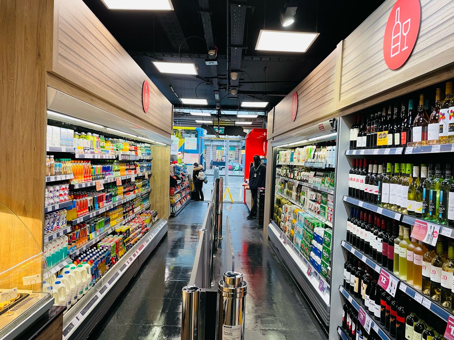 Магазин Circle K вне АЗС в Ирландии