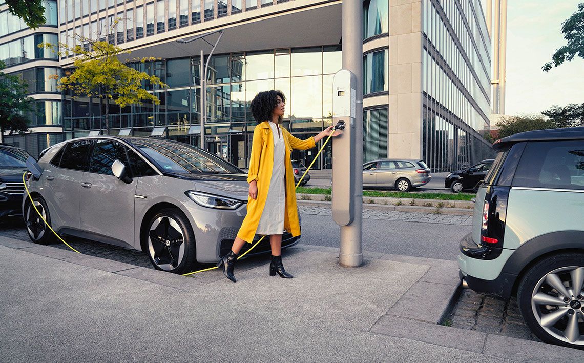 Зарядные устройства ubitricity для электромобилей в фонарных столбах 