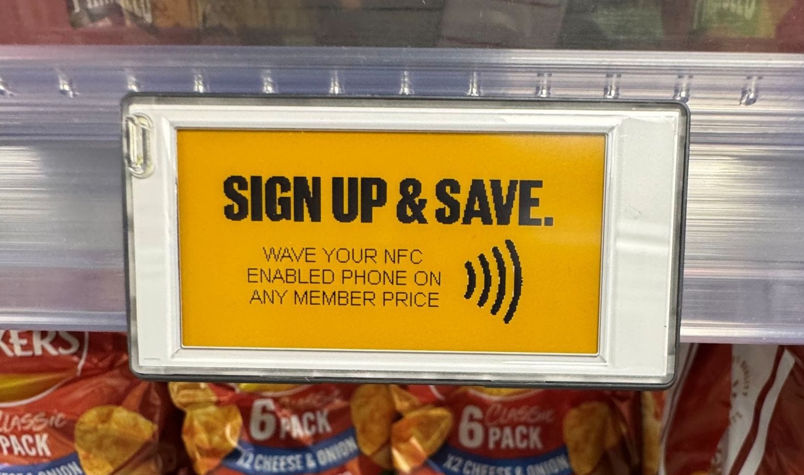 Электронные ценники Co-op помогают сразу у полки подключиться к программе лояльности