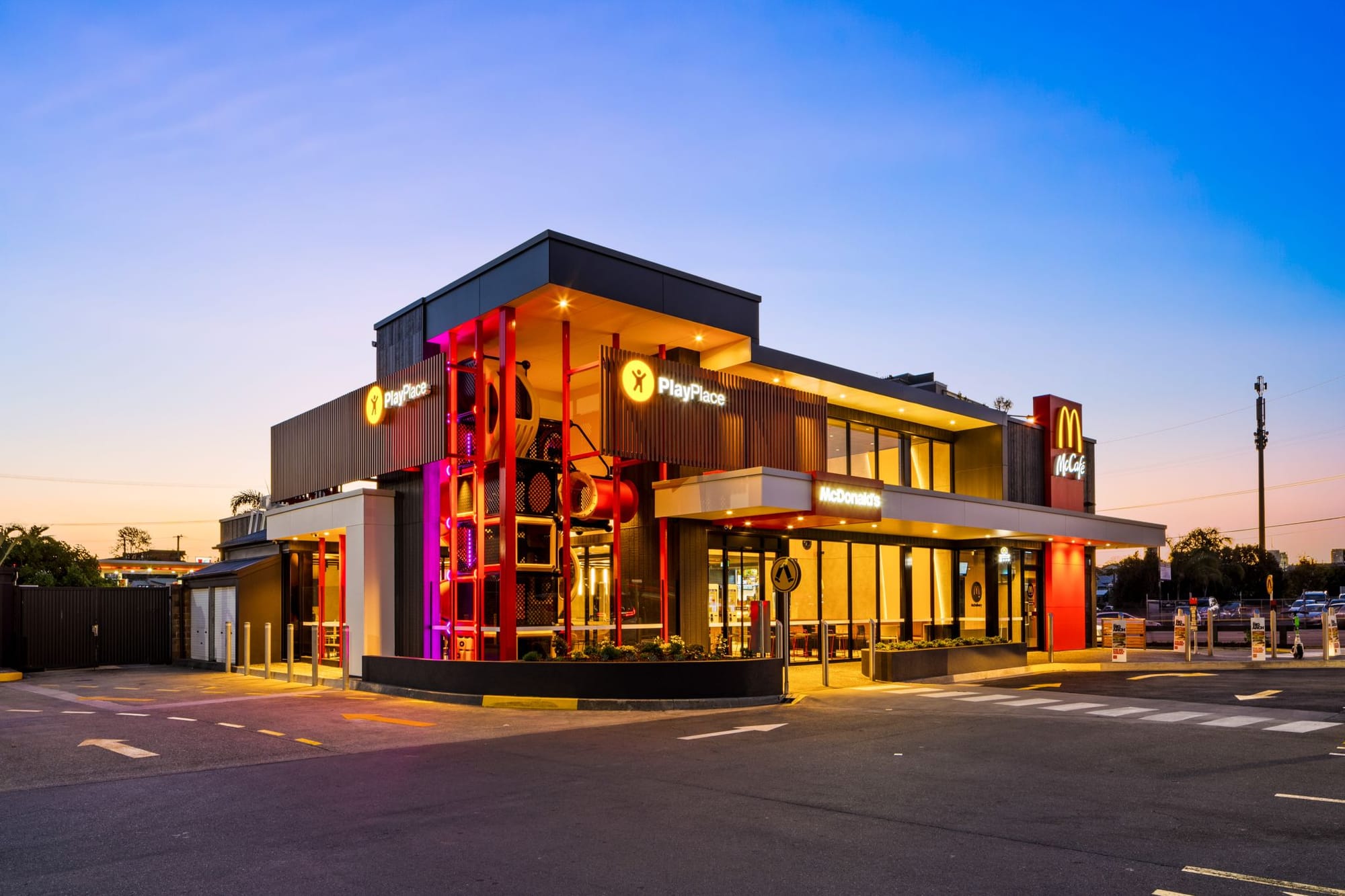 Архитектурный маяк превратил фасад ресторана McDonald’s (Австралия) в инструмент бренда