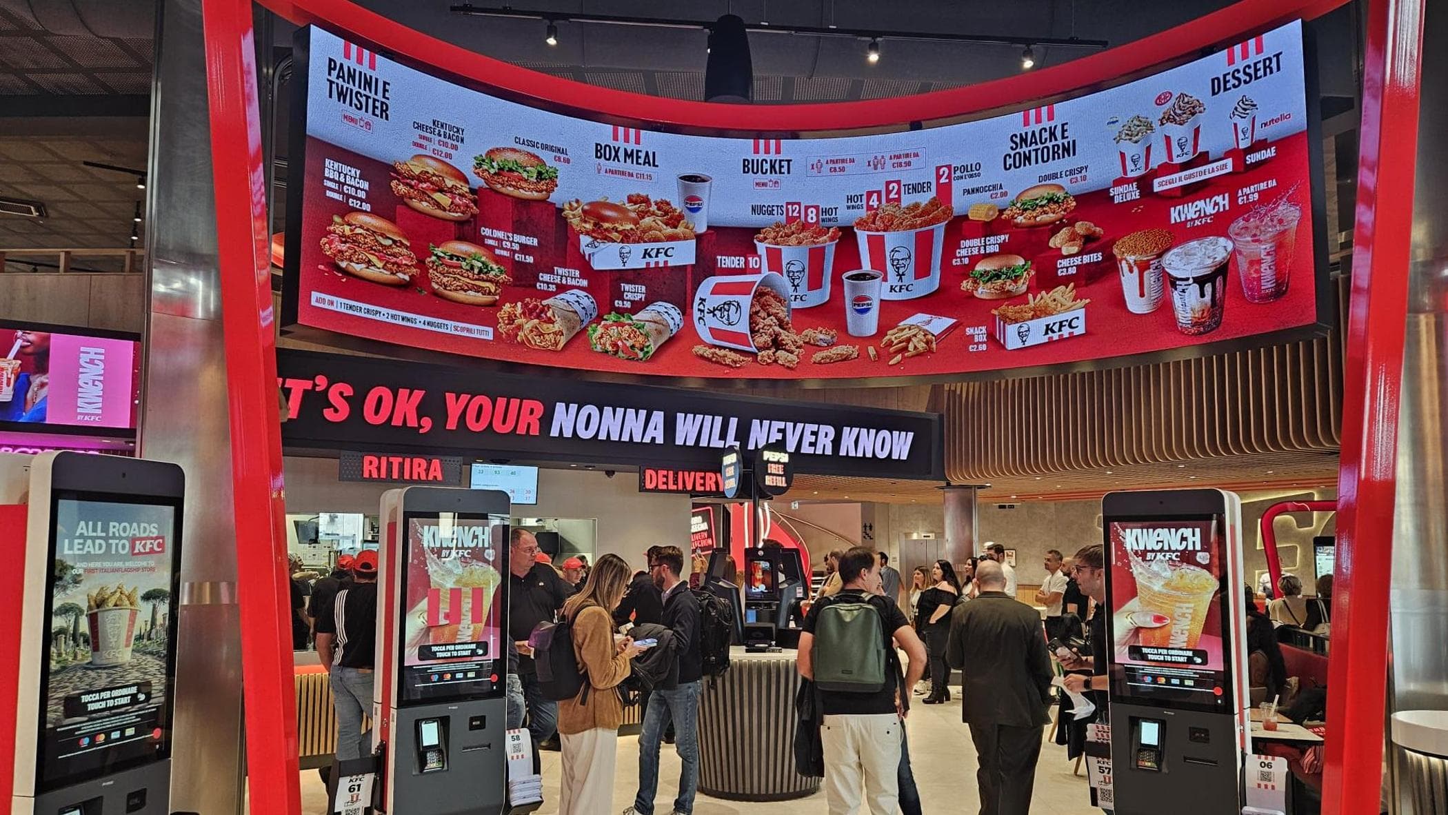 Первый флагман KFC в Италии открылся в Риме и стал крупнейшим в Европе