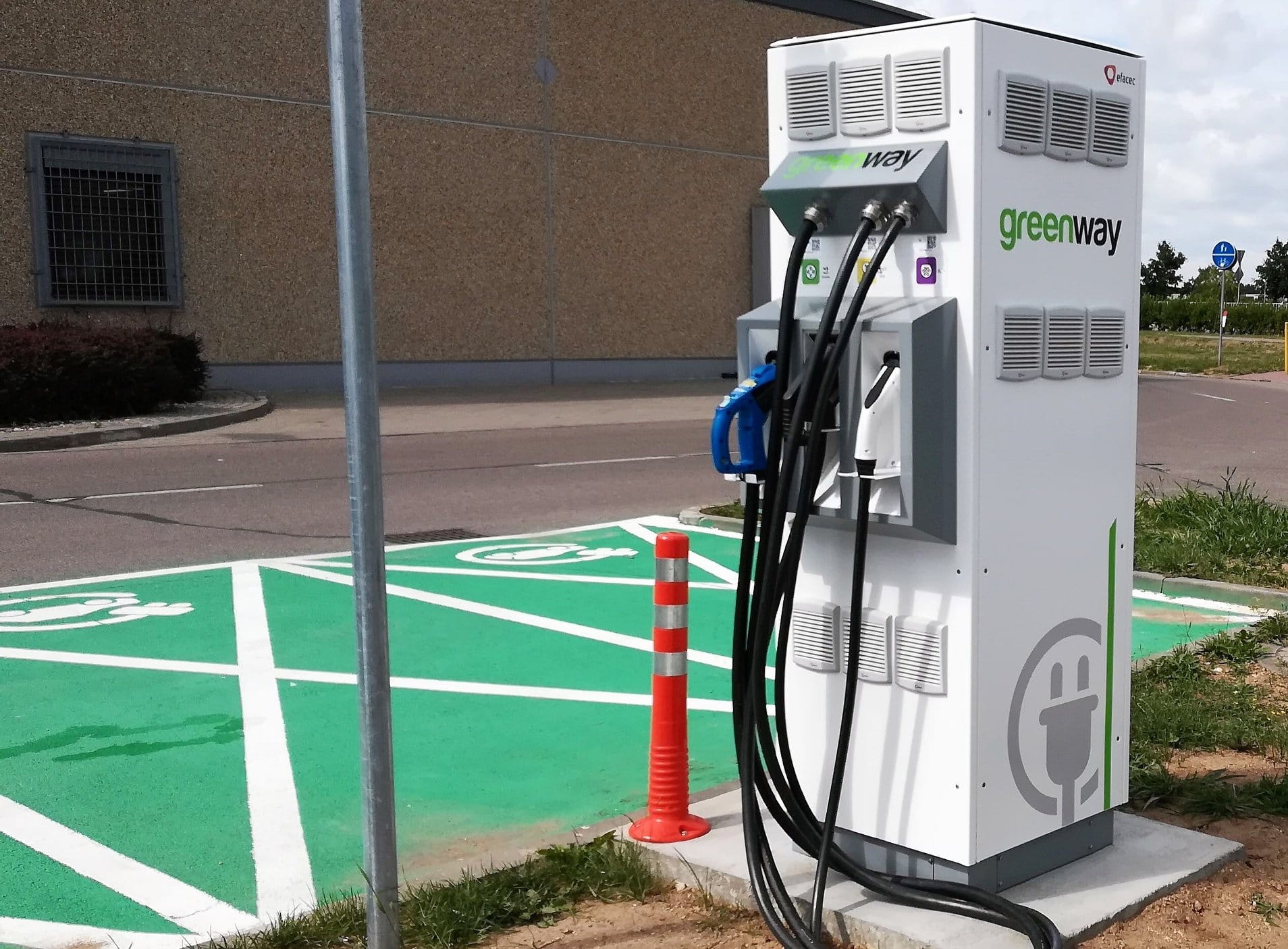 Супермаркеты создадут собственную сеть высокоскоростных зарядных станций