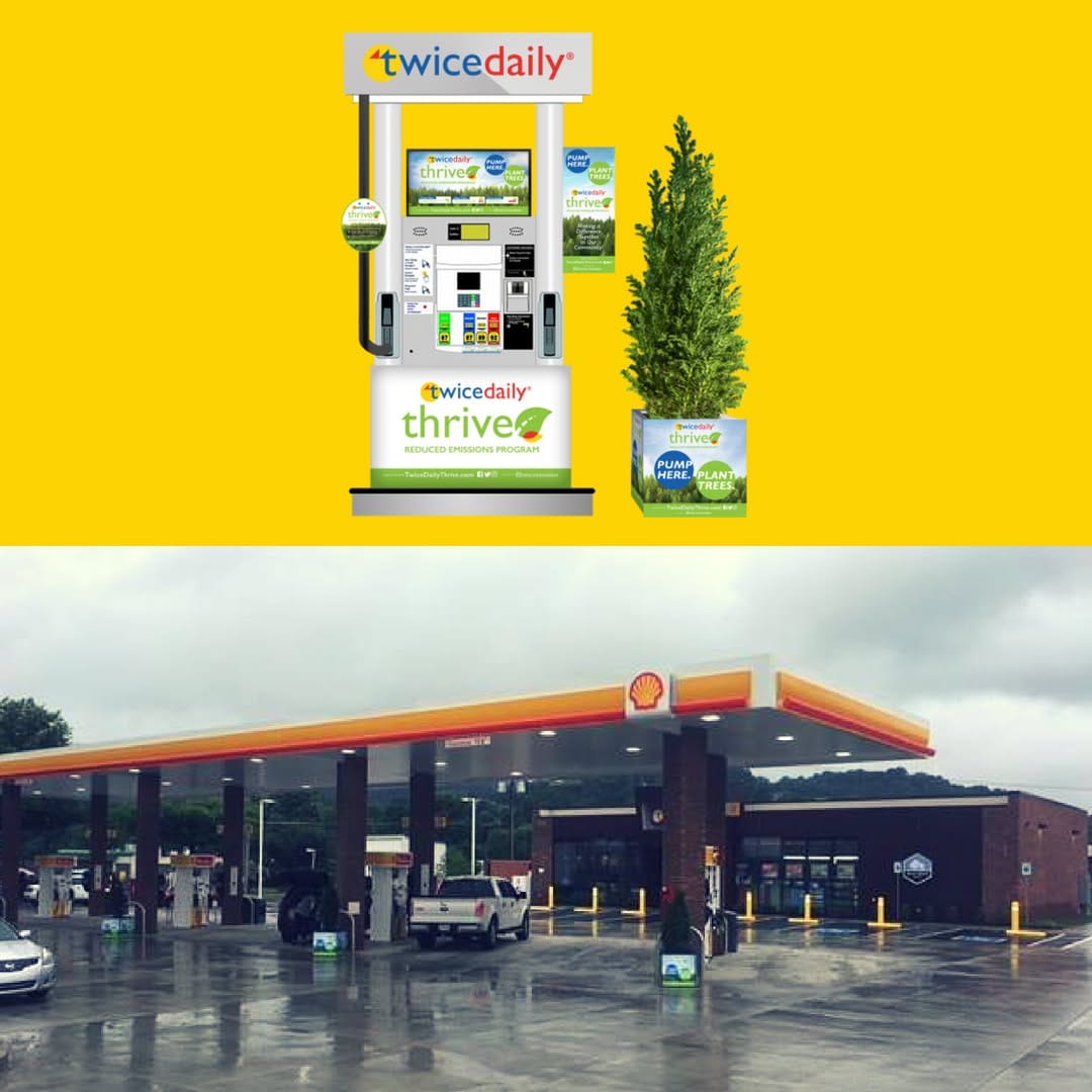 Заправляется клиент на АЗС — компания сажает дерево