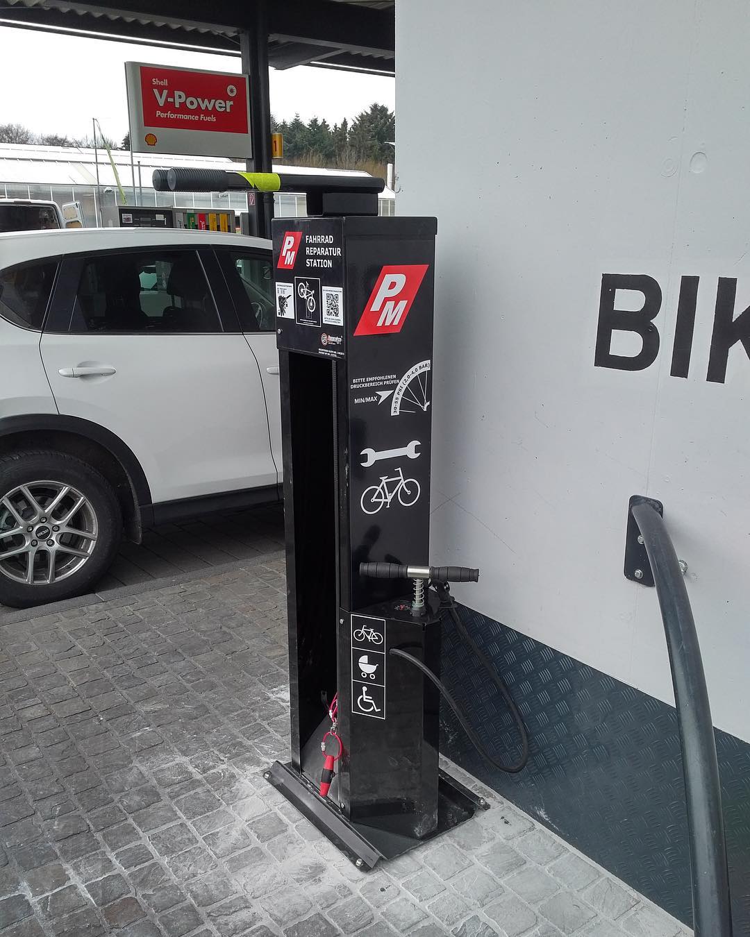 На автозаправочных станциях в Германии расширяют сервис для велосипедистов