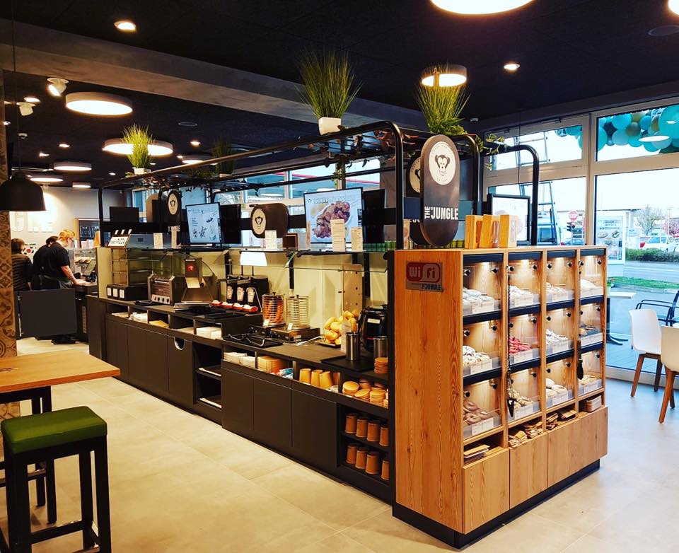 Ресторан быстрого питания THE JUNGLE на АЗС в Германии