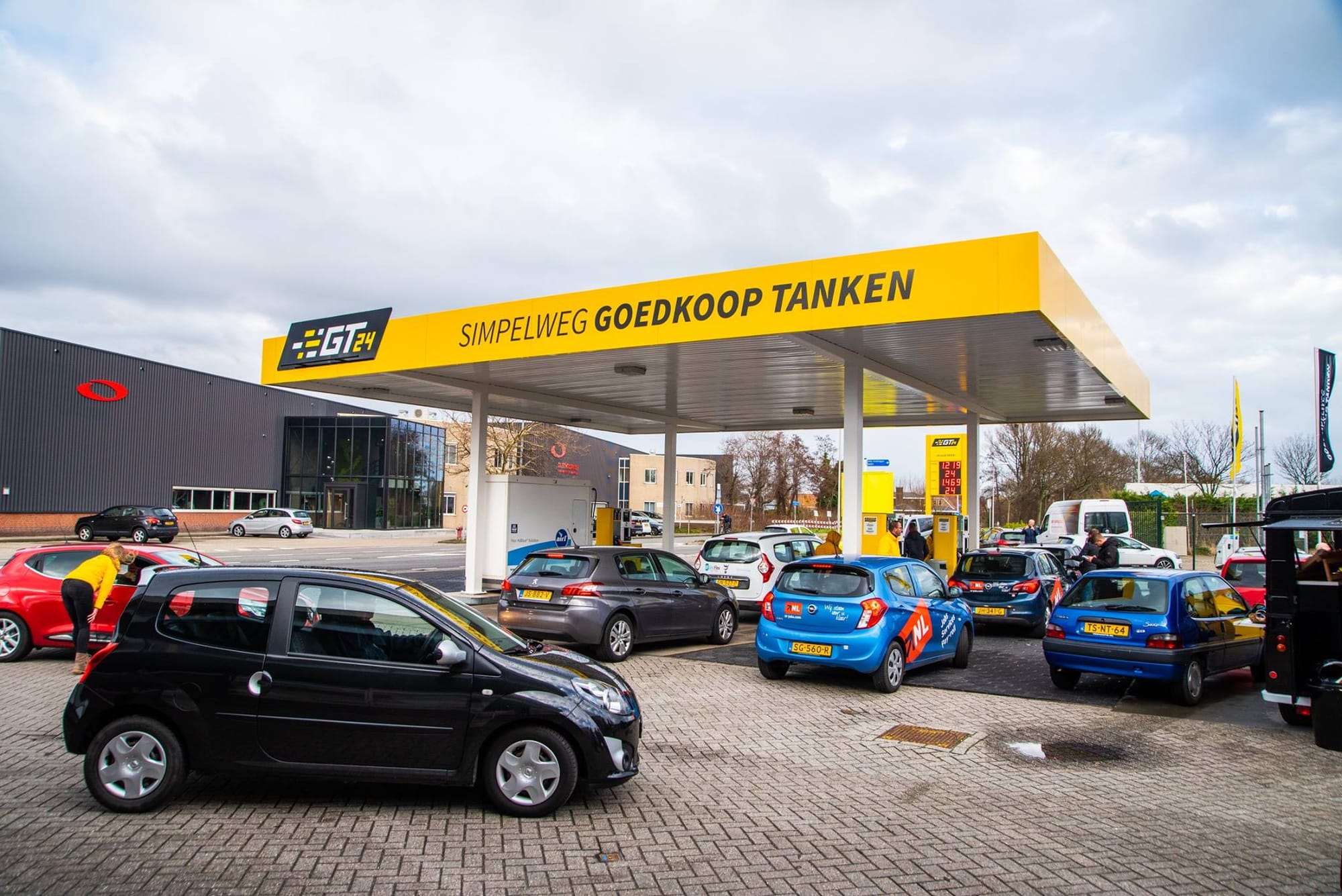 «Просто дешевое топливо» на АЗС