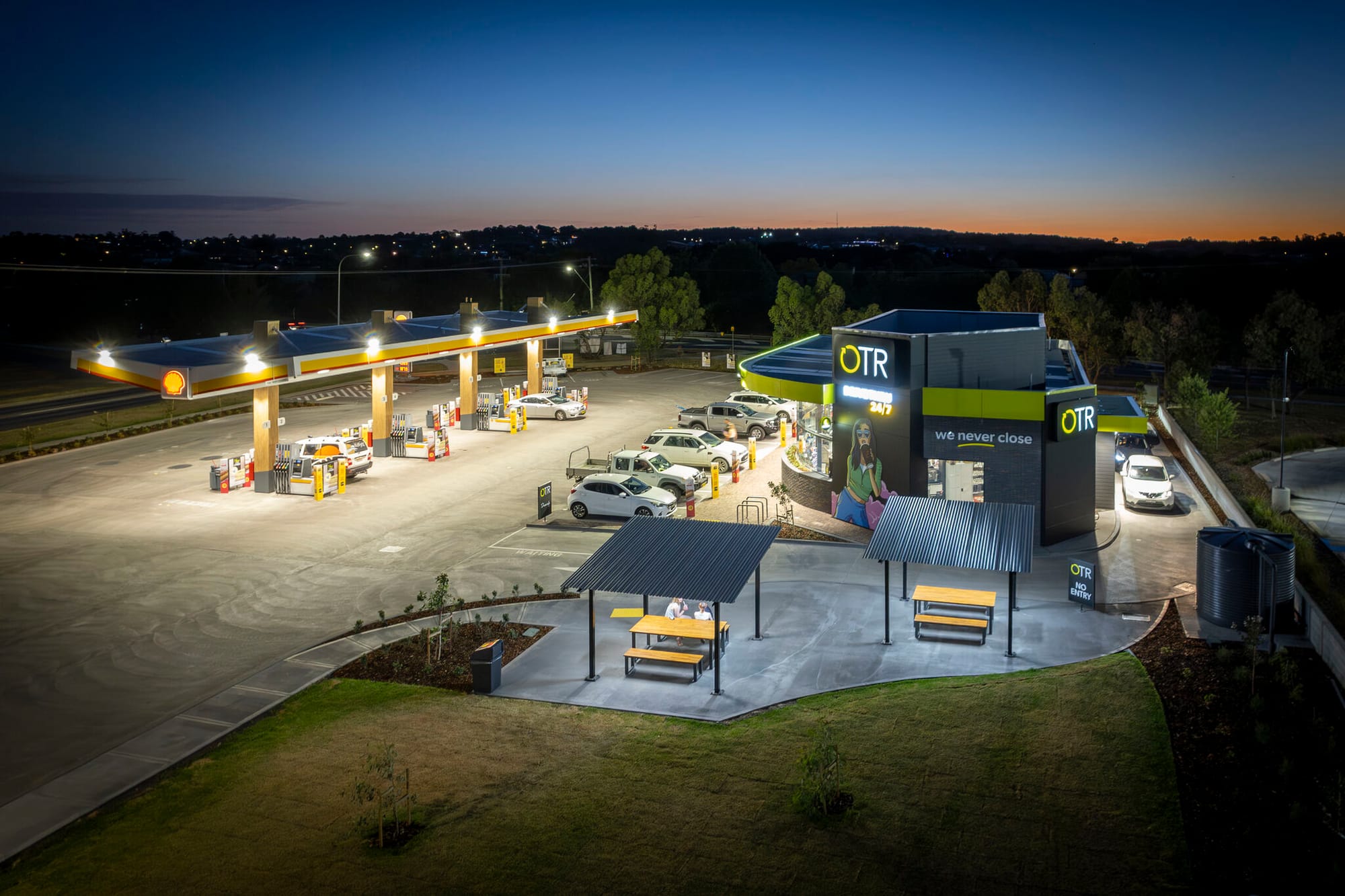 Современная АЗС OTR с drive-thru в Австралии