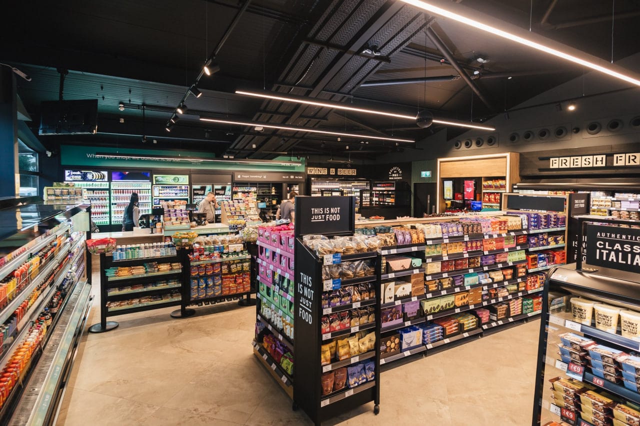 Магазин после реновации на трассовом комплексе Applegreen в Ирландии