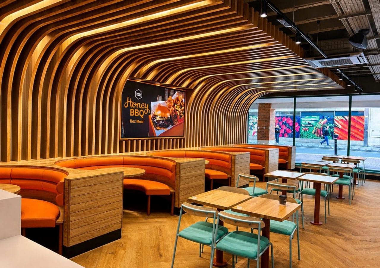 Как дизайн ресторана Popeyes влияет на поведение гостей
