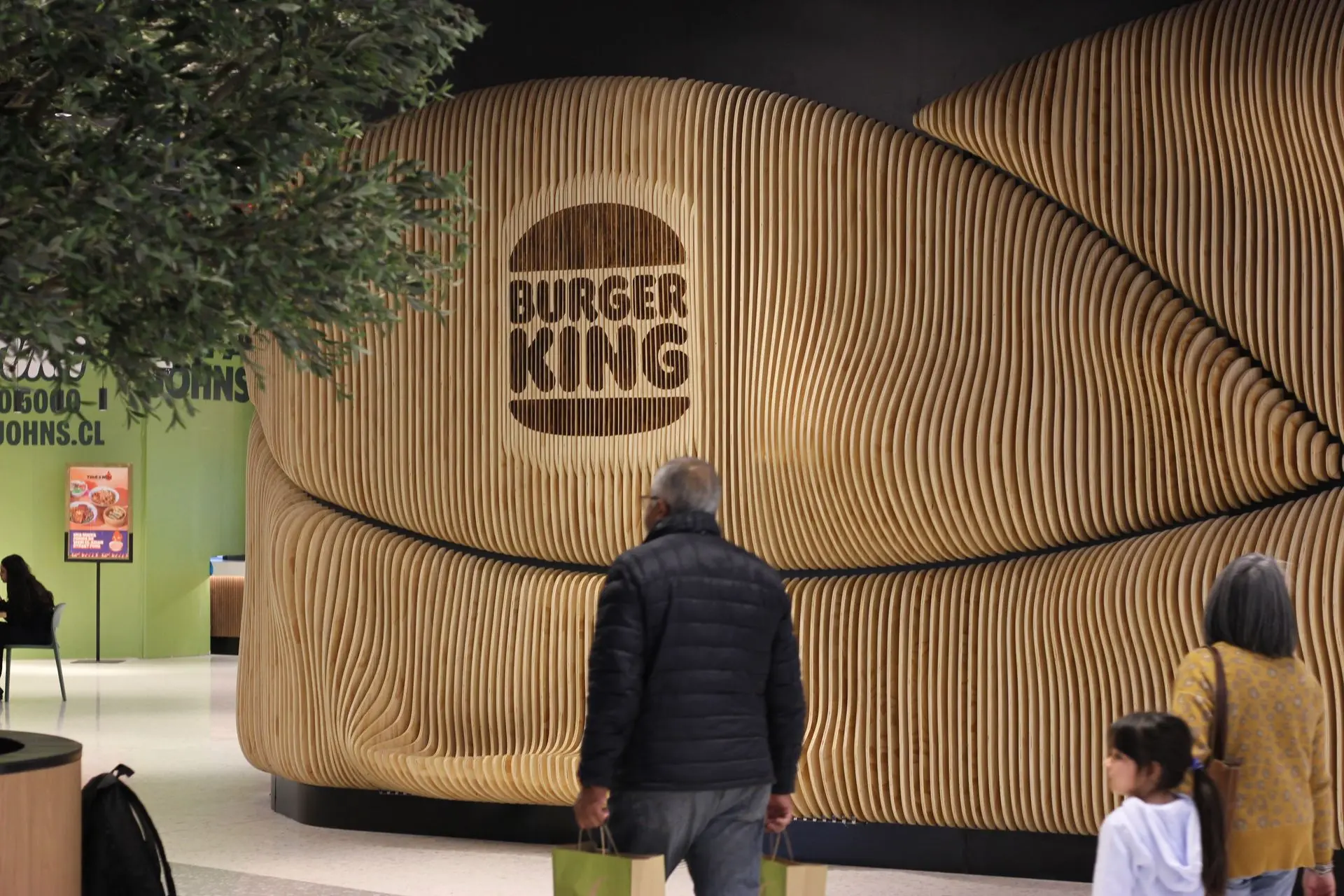 Параметрический дизайн фасада нового ресторана Burger King в Чили
