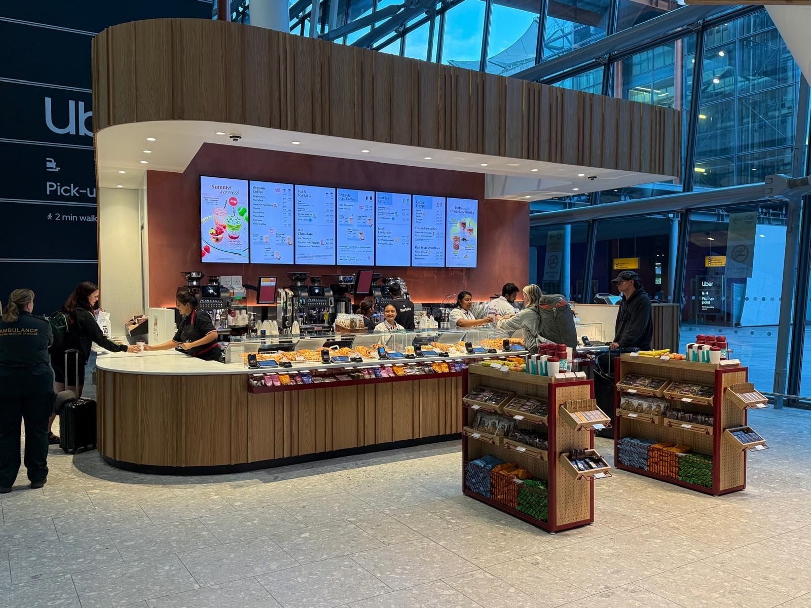 Pret A Manger ускоряет обслуживание пассажиров в аэропорту Хитроу с помощью мобильных касс